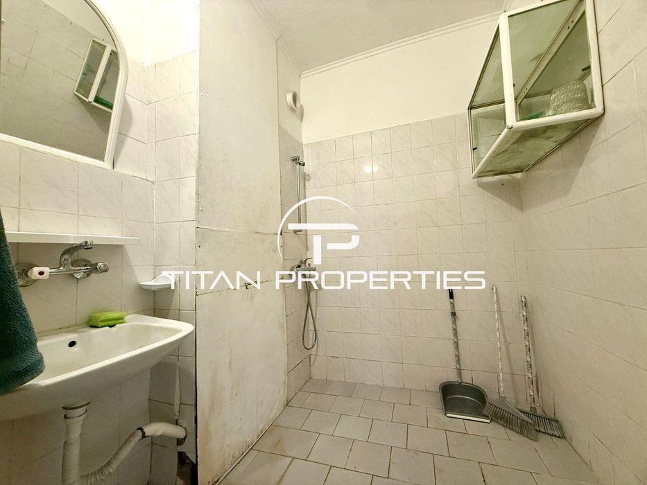 Тристаен апартамент за продажба в жк. Тракия