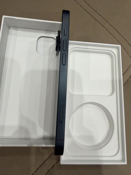 iPhone 14 и зарядно