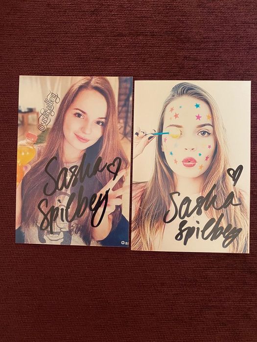 Фото Саши Спилберг с автографом