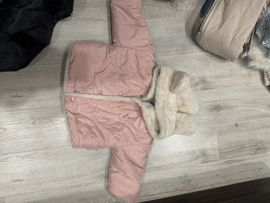 Продам куртку для девочки