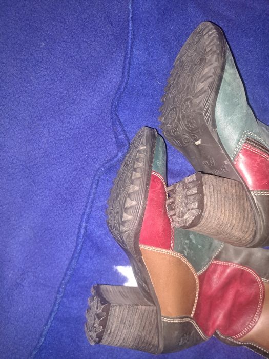 Vand cizme dama piele noi,model deosebit cu fermoar  pe o  parte