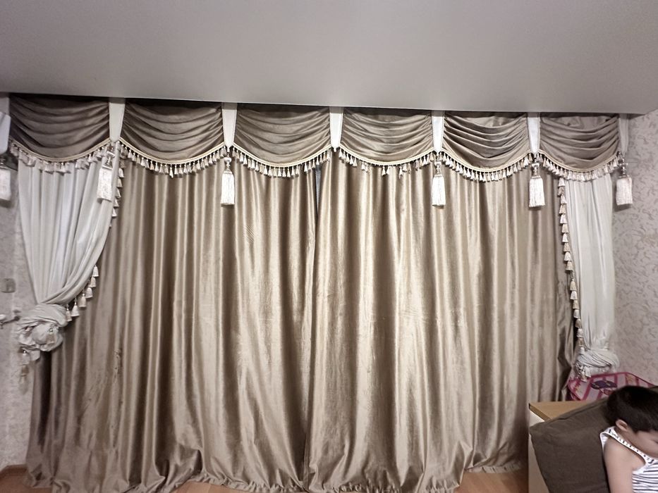Продам шторы в гостинную