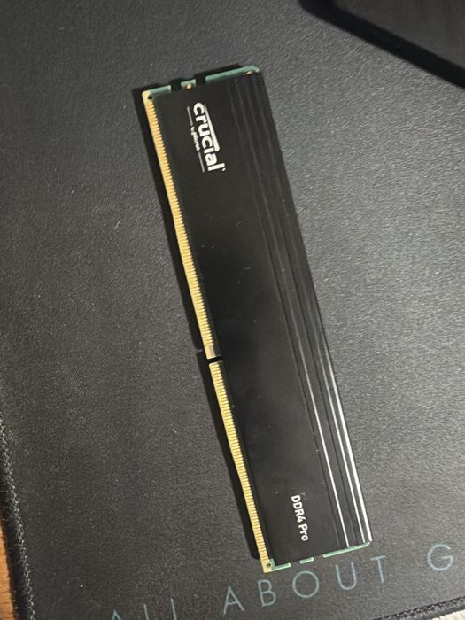 ram 16 gb o placuta 3200 cl 22