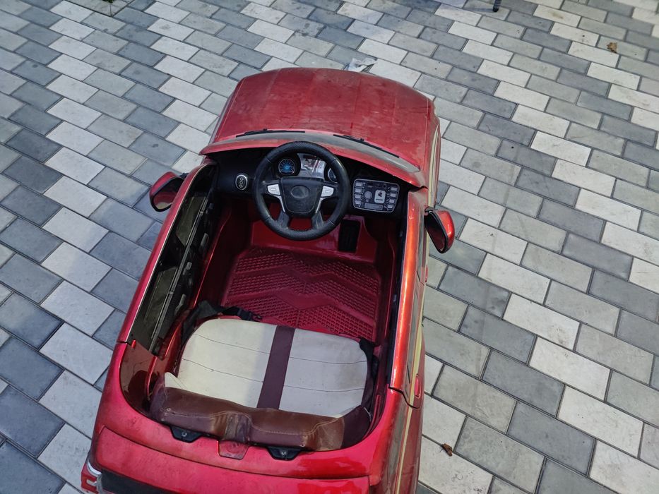 Игрушечная машина