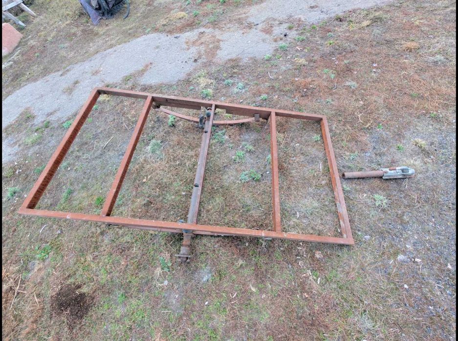 Прицеп легковой :рама,ось,рессоры