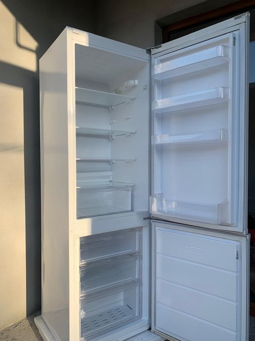 Vând combina frigorifica Myria