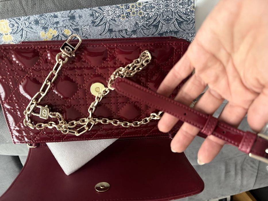 Дамска чанта естествен тъмночервен лак