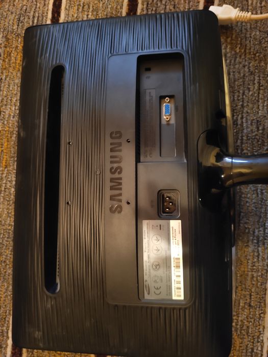 Manitor Samsung yangi