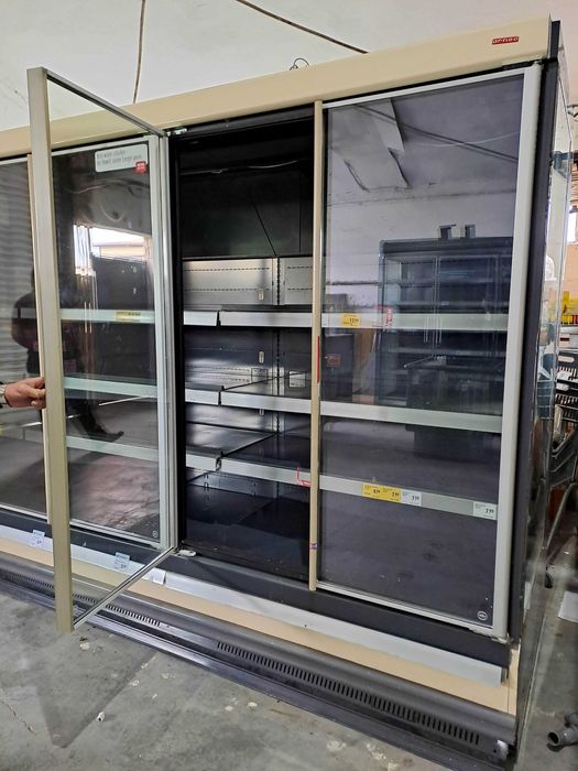 Хладилна витрина Arnec вертикална