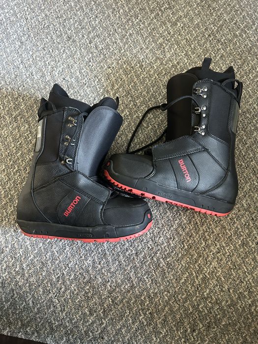 Burton boots snowboard