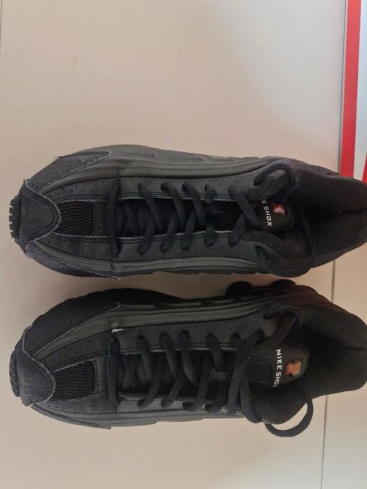 Черни обувки Nike shox RT