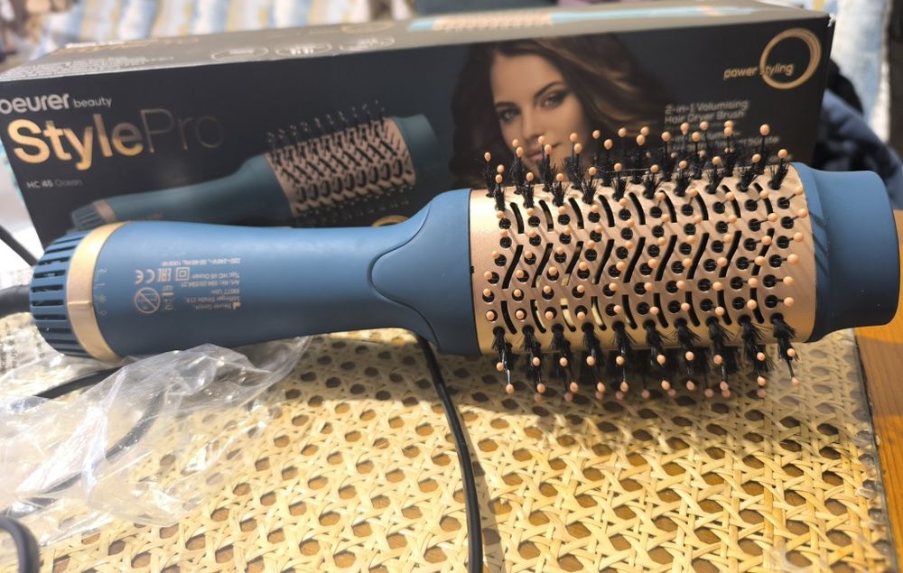 Изсушаваща и изправяща косата четка - Beurer