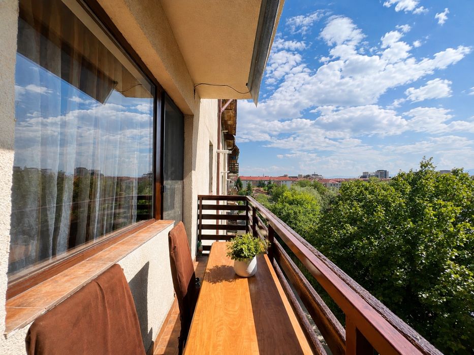 Garsonieră spațioasă de 37 mp, cu balcon și vedere spre munți - Brasov