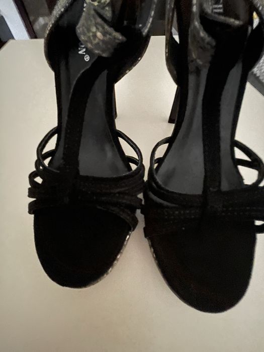 Sandale piele intoarsa negre