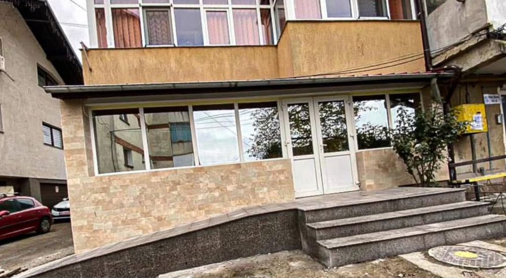 Ofer spre închiriere o cameră in incinta unui salon de înfrumusețare.