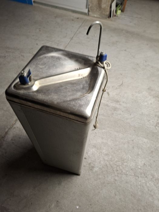 Диспенсер за вода