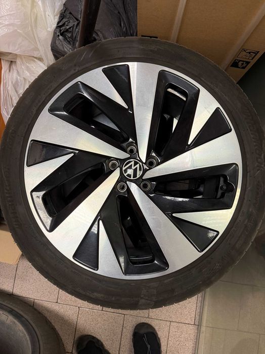 Продавам Оригинални Джанти 20 " за ID.4 ID.5 ID.7 с гуми HANKOOK ION EVO SUV