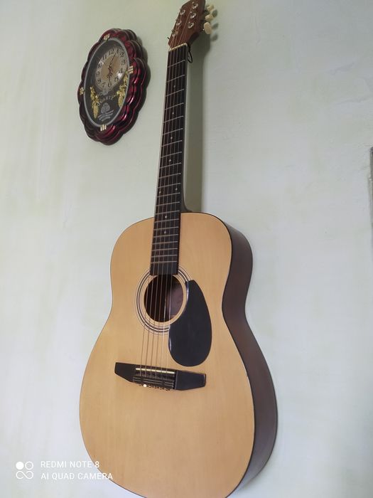 жагдайы зор .акустика гитар тары таза салынды.600000 мын келисемиз.тел