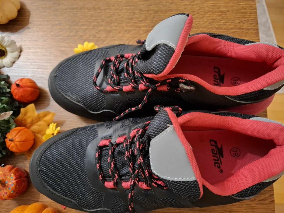 Adidasi Crane marimea 39