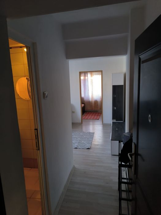 Inchiriez apartament