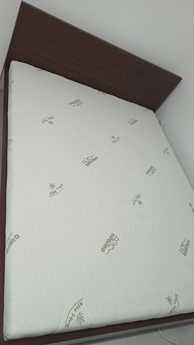 Pat dormitor cu saltea inclusa