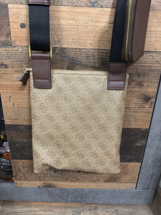 Мъжка чантичка/чанта GUESS