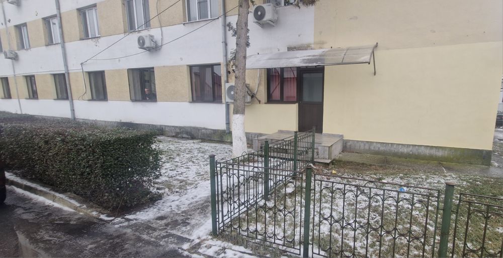 Inchiriez apartament pt persoane juridice