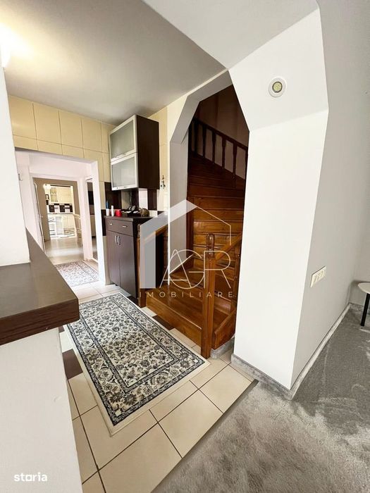Casa P+M, cu 5 camere, zona Central
