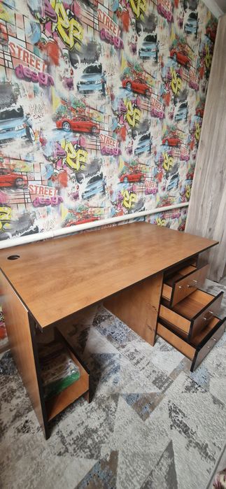 Продам компьютерный стол