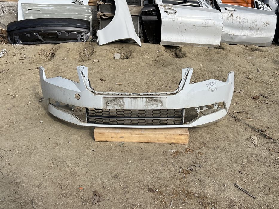 Skoda Superb 2018 предна броня