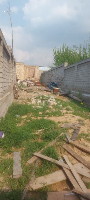 Hovli sotiladi 5 xona
