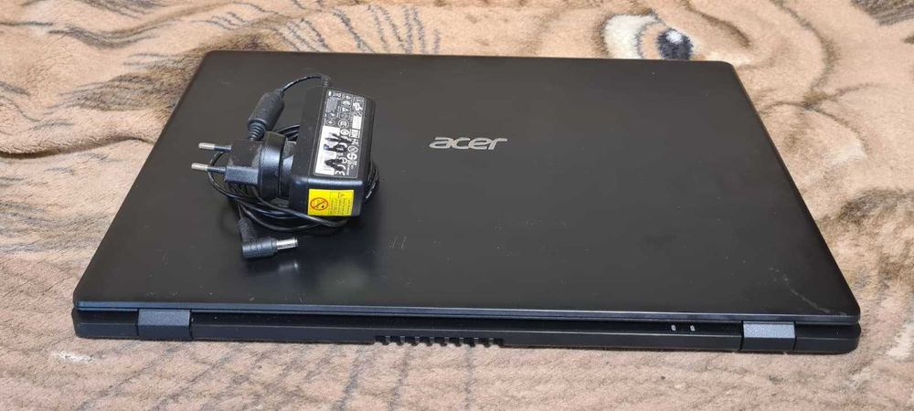 Laptop Acer de 17: cu procesor Celeron N4000,SSD de 250 Gb,4 Gb RAM,stare buna