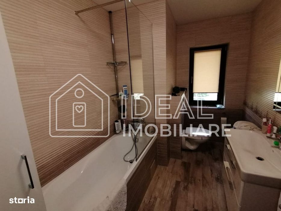 Casa moderna cu 4 camere, La  CHEIE in Poplaca