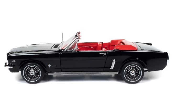 Macheta auto Ford Mustang Convertible (1964.5) 1:18 AutoWorld