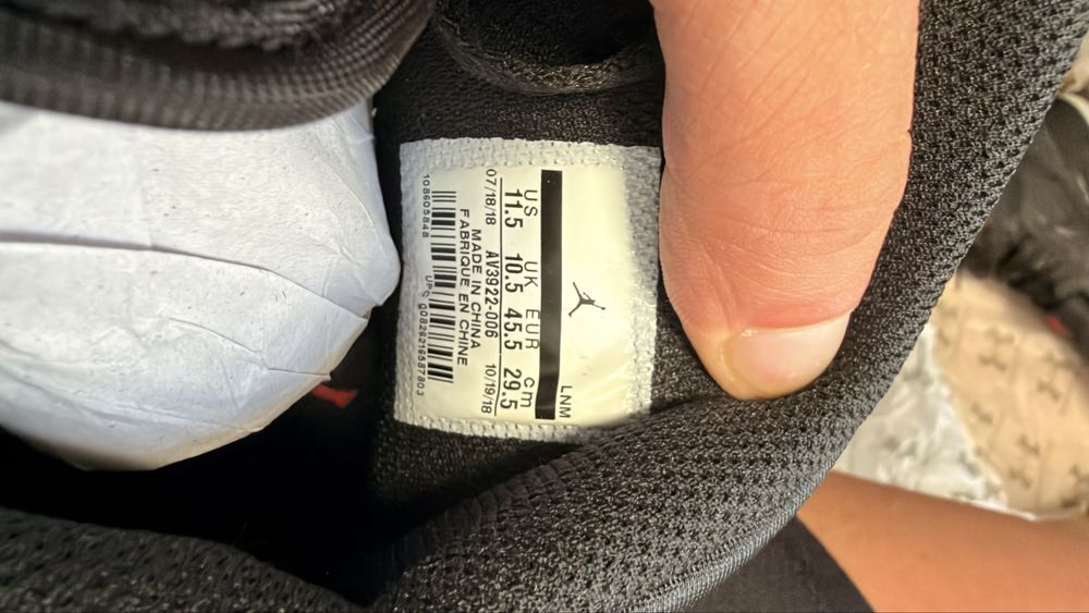 Nike jordan bred marimea 45,5 purtati odata.