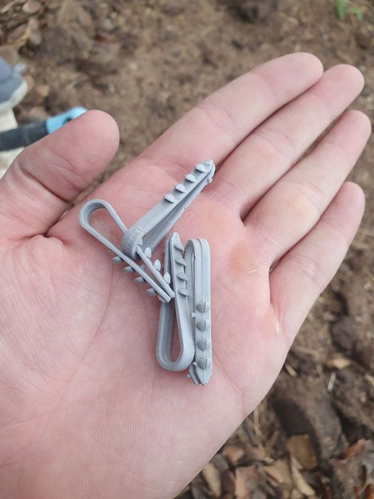 Клипсы на стену для кабеля