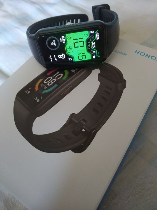 Фитнес браслет Honor Band 6