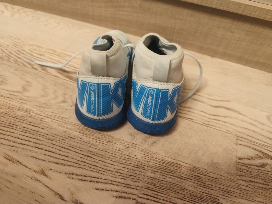 Стоножки Nike  и сникърси Pepe jeans