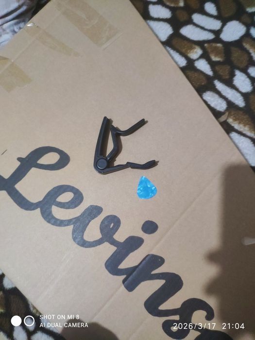 Акустическая гитара в идеальном состояний