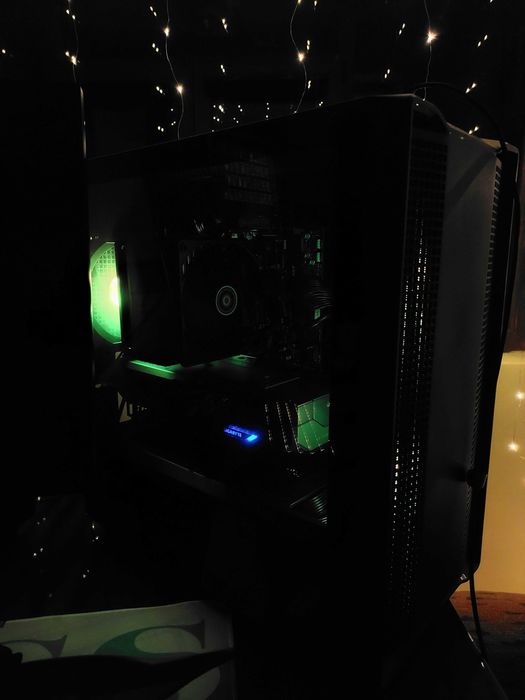 Геймърски компютър 9700x + 9070XT + 32GB ГАРАНЦИЯ