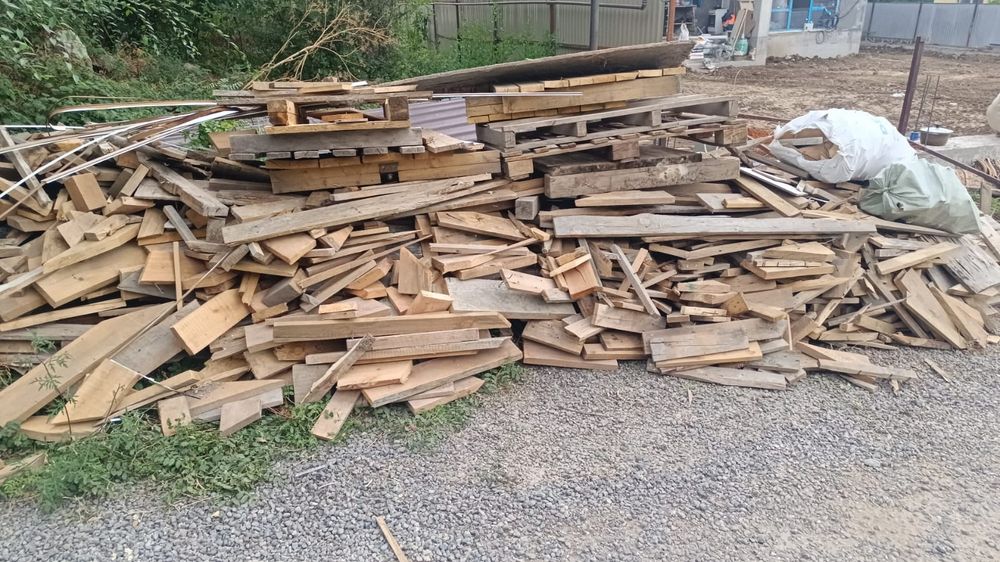 Продам на дрова срочно