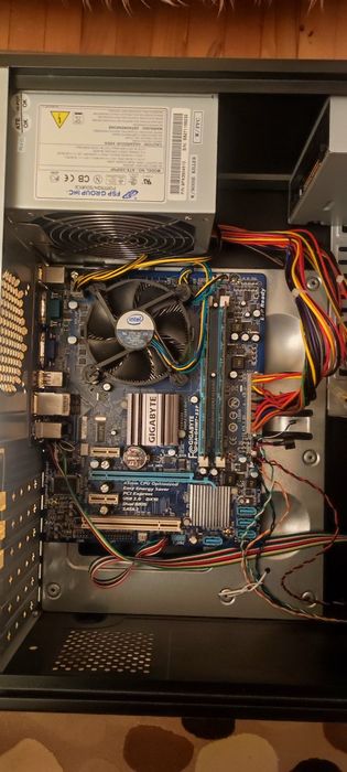 Продавам двуядрен комплект на s.775 с intel Core2Duo E4400