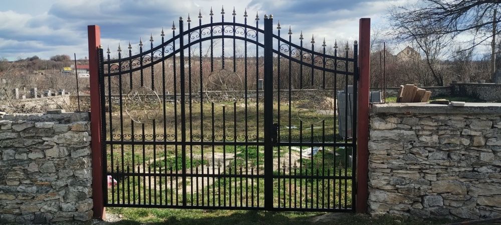 Порти,огради и парапети от ковано желязо,и всякакви метални изделия