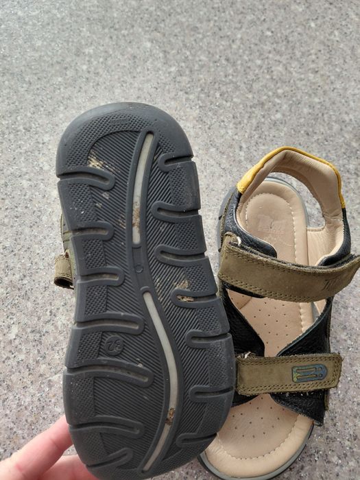 Продам сандалии детские