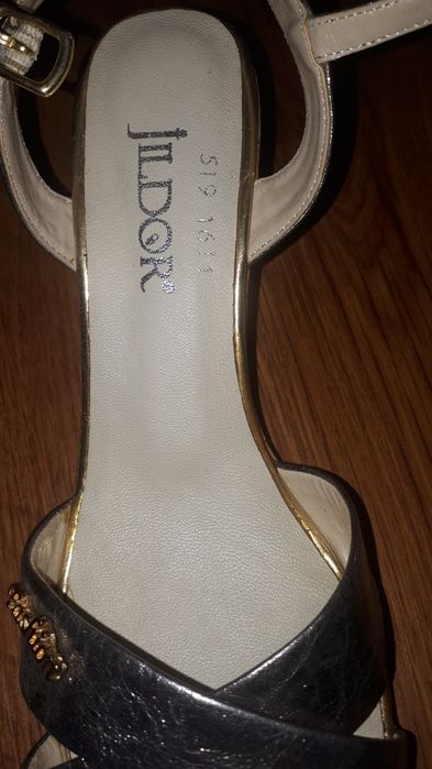 Абсолютно новая летняя обувь