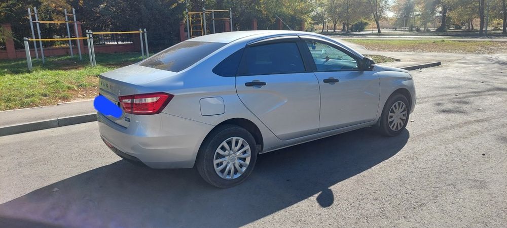 Лада Веста 2021 года.