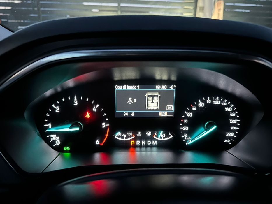 FORD FOCUS 1.5 disel 120 cp Automat/ Navi/ incalzire / clima /garanție