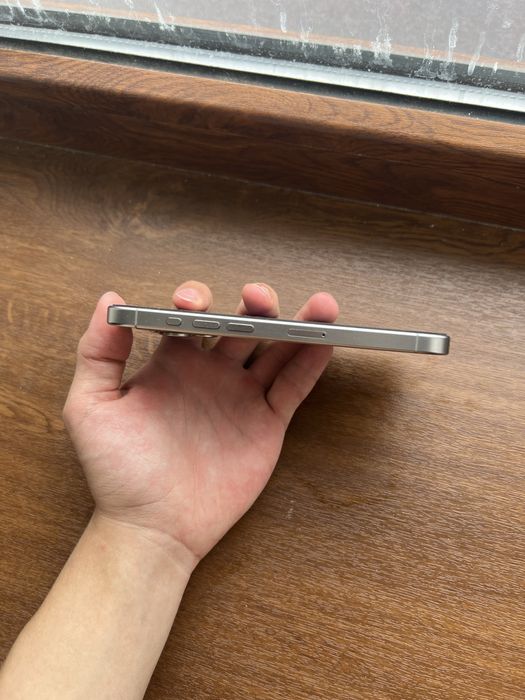 Iphone 15 pro natural titan