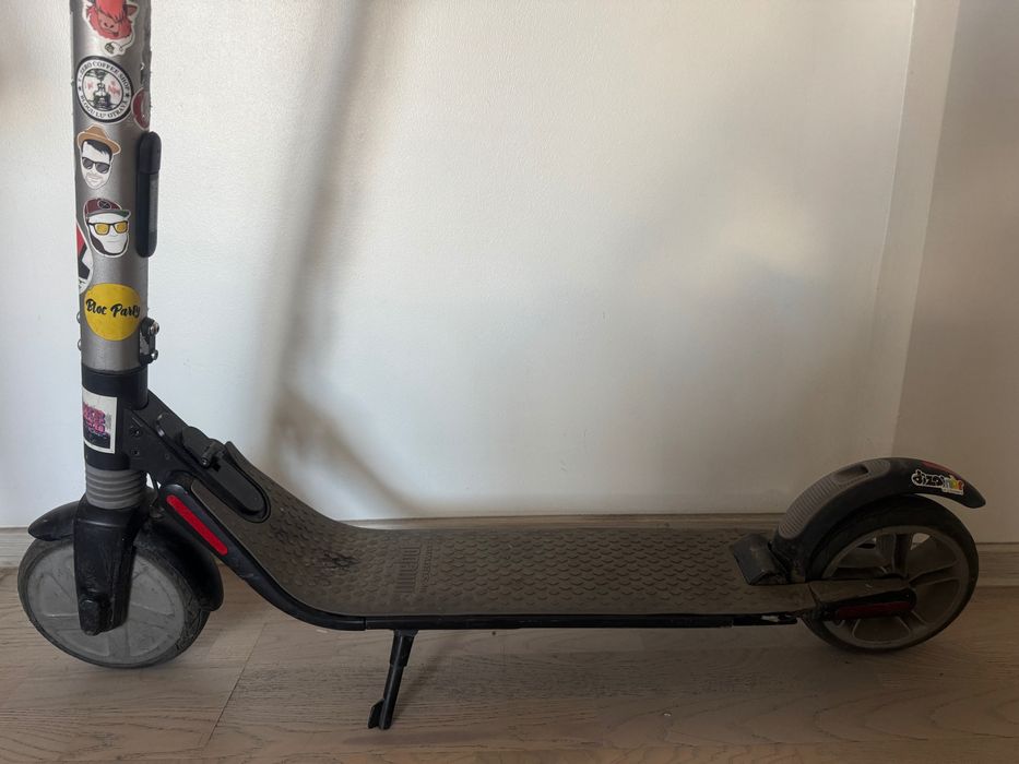 Vând o trotinetă Ninebot.