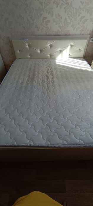 Продам спальни мебель шкаф